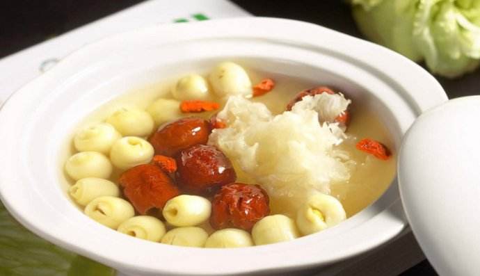 老年人养身体可多吃莲子